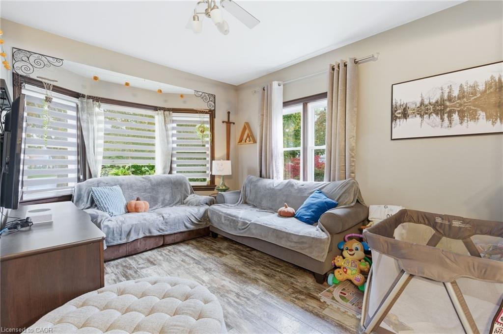 162 St. George Street, Welland, ON - Indoor Photo Showing Living Room