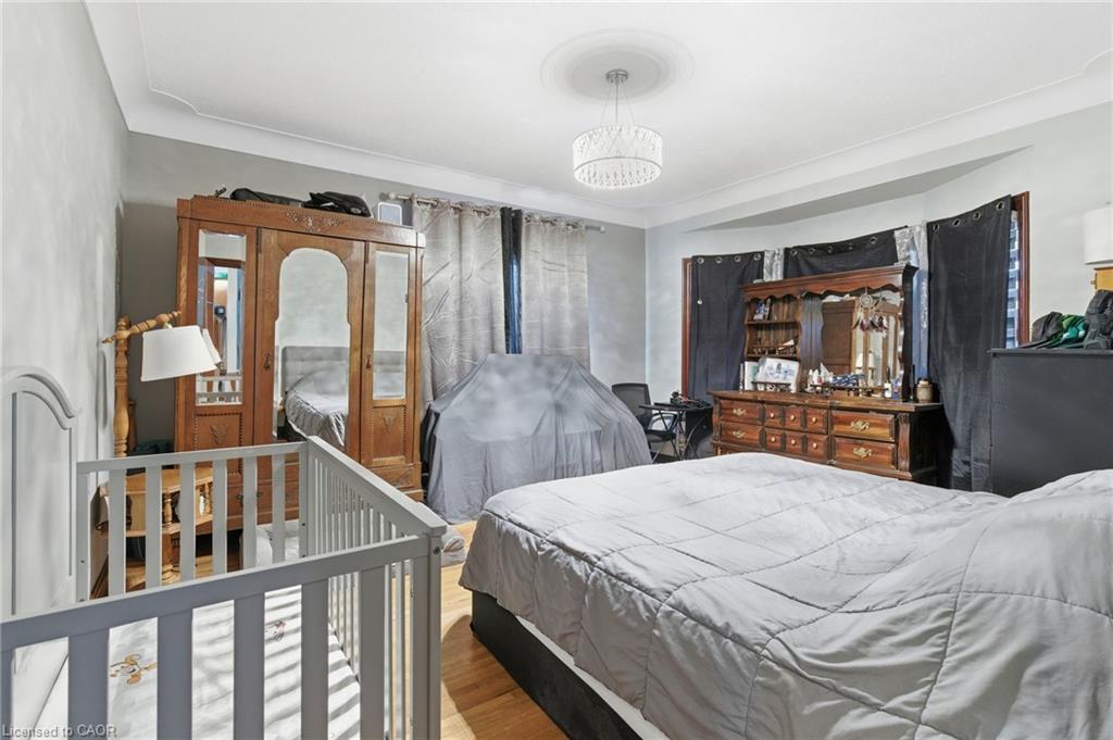 162 St. George Street, Welland, ON - Indoor Photo Showing Bedroom