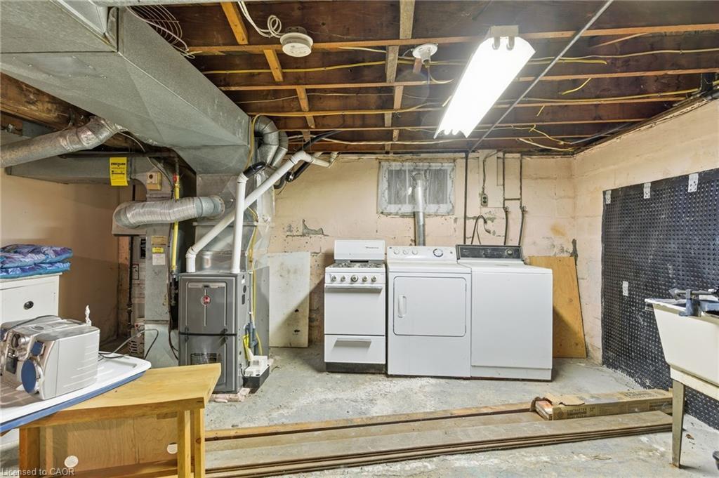 162 St. George Street, Welland, ON - Indoor Photo Showing Laundry Room