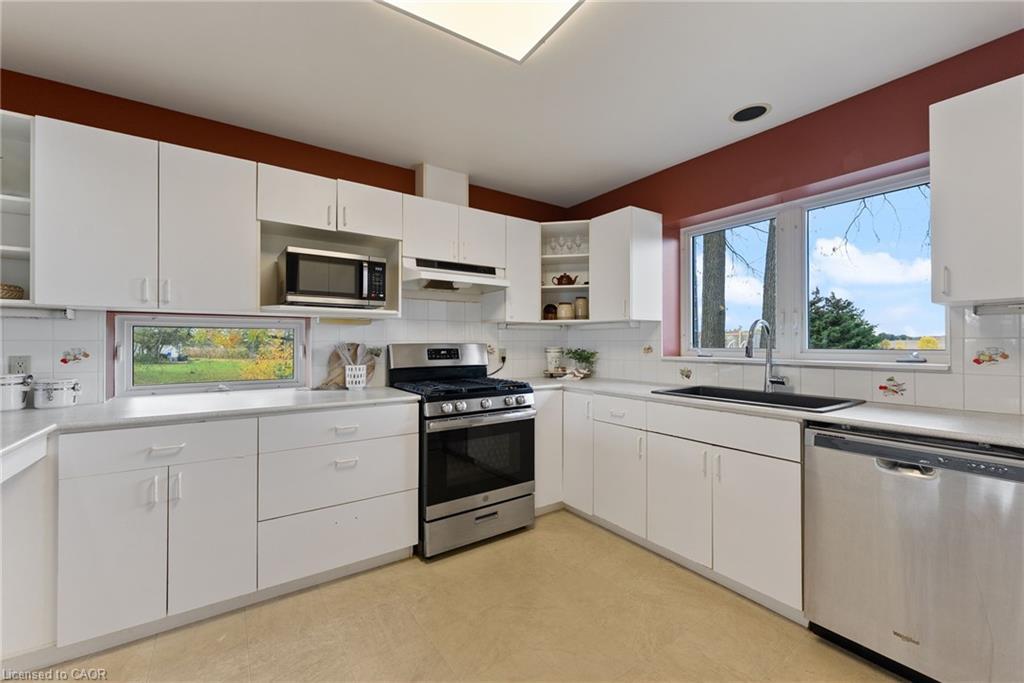 2329 Powerline Road W, Ancaster, ON - Indoor Photo Showing Kitchen
