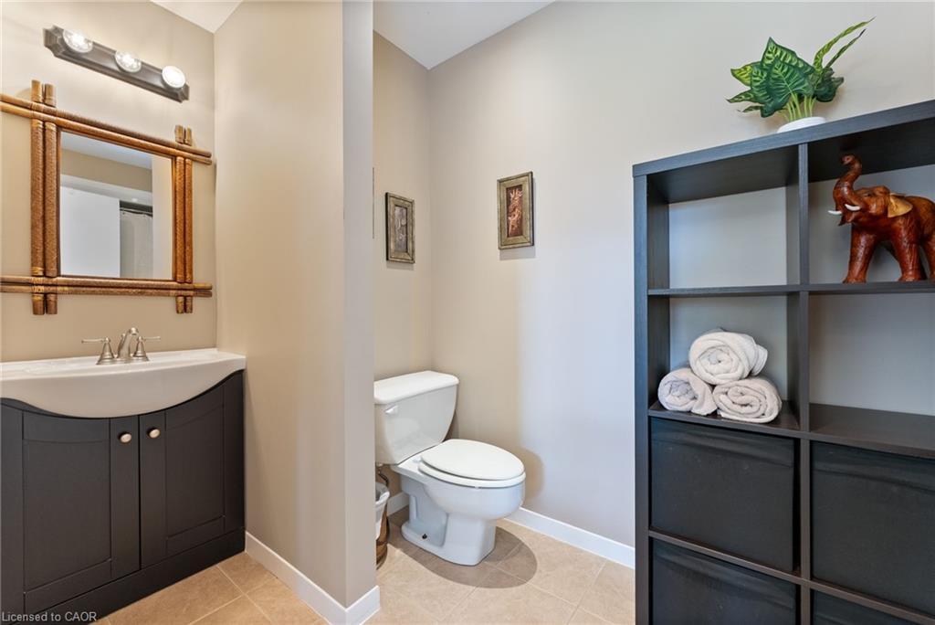 2329 Powerline Road W, Ancaster, ON - Indoor Photo Showing Bathroom