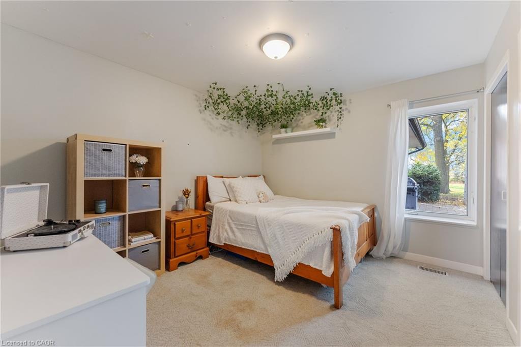 2329 Powerline Road W, Ancaster, ON - Indoor Photo Showing Bedroom
