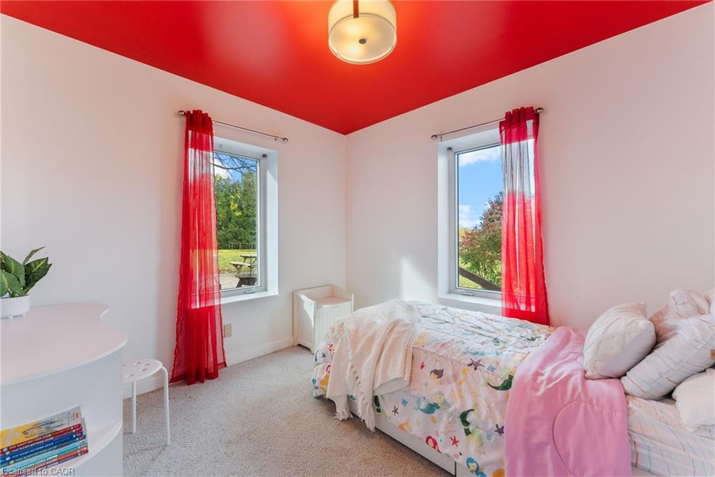 2329 Powerline Road W, Ancaster, ON - Indoor Photo Showing Bedroom