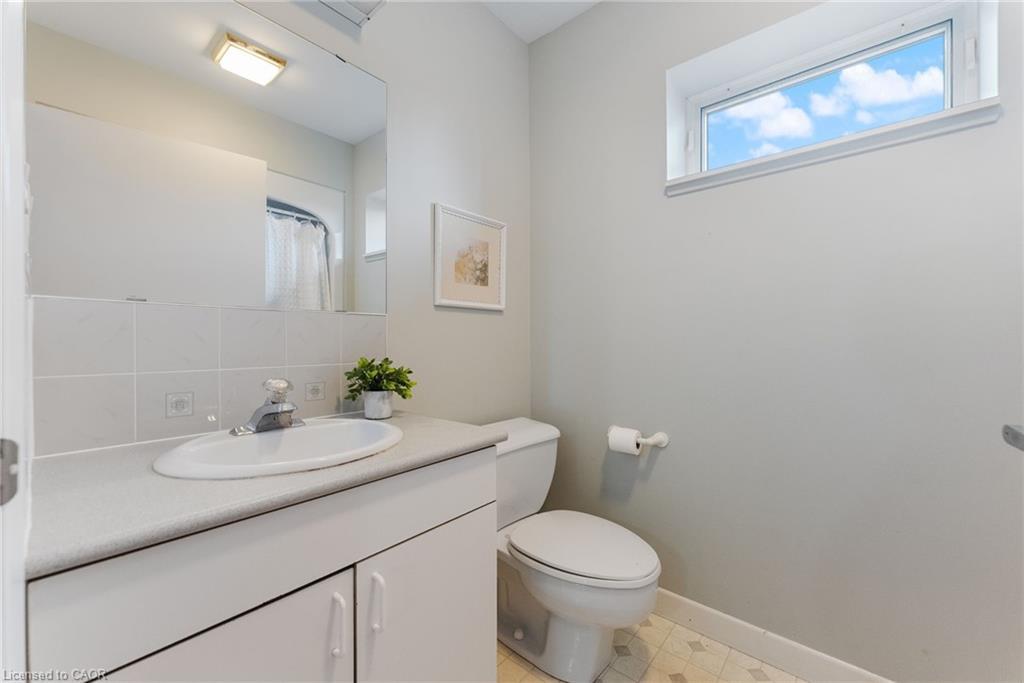 2329 Powerline Road W, Ancaster, ON - Indoor Photo Showing Bathroom