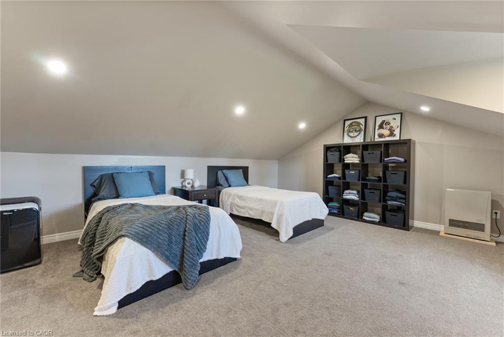 2329 Powerline Road W, Ancaster, ON - Indoor Photo Showing Bedroom
