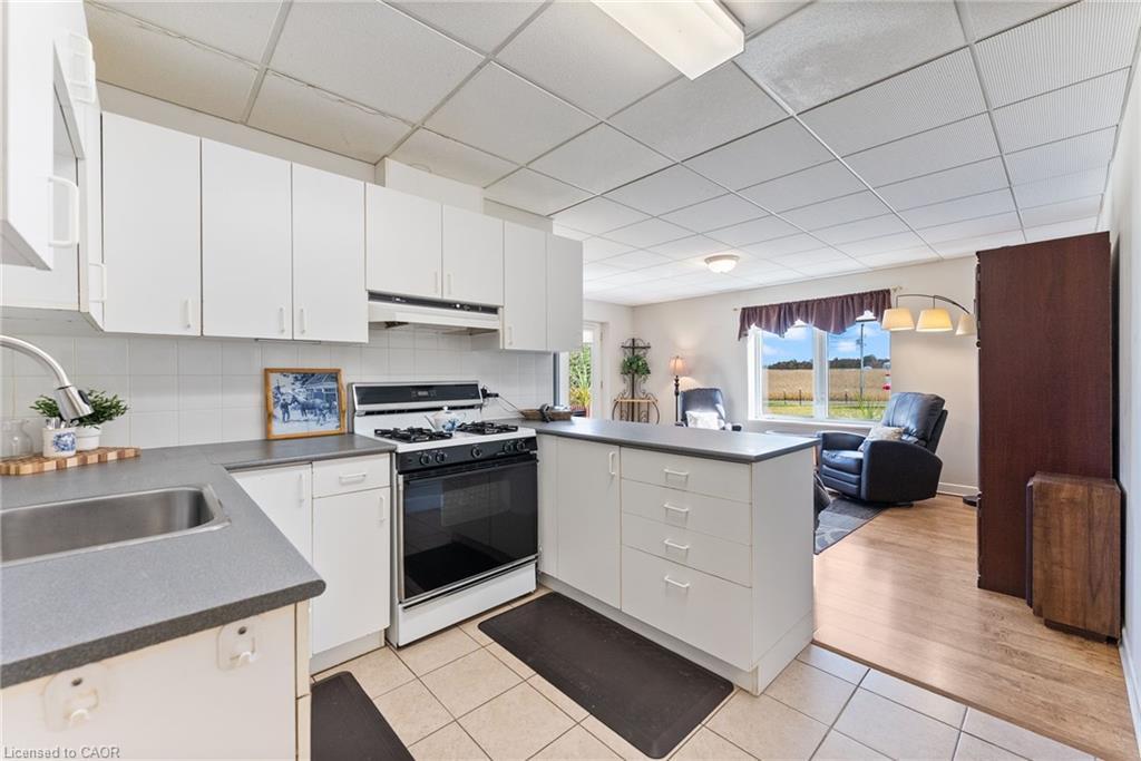 2329 Powerline Road W, Ancaster, ON - Indoor Photo Showing Kitchen