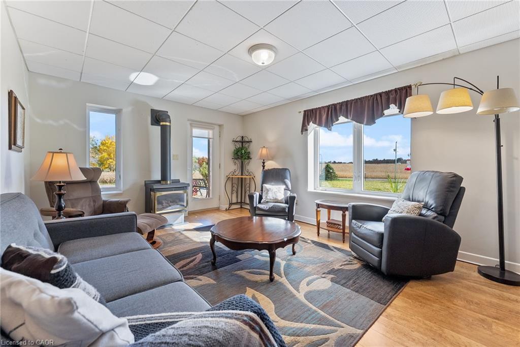 2329 Powerline Road W, Ancaster, ON - Indoor Photo Showing Living Room