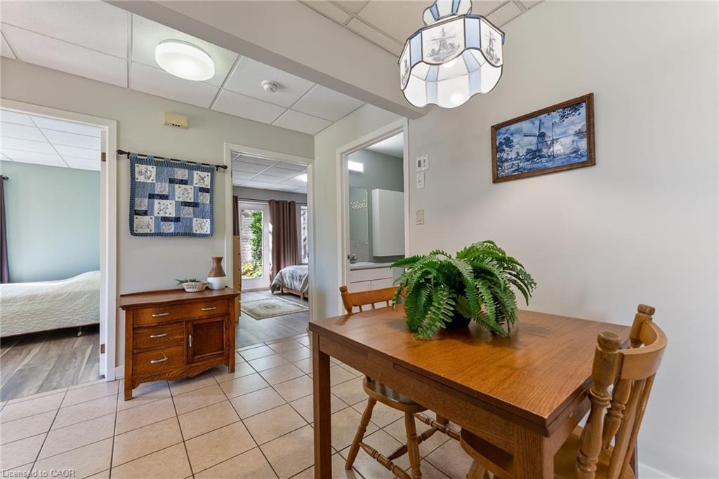 2329 Powerline Road W, Ancaster, ON - Indoor Photo Showing Dining Room