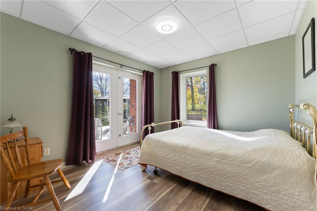 2329 Powerline Road W, Ancaster, ON - Indoor Photo Showing Bedroom