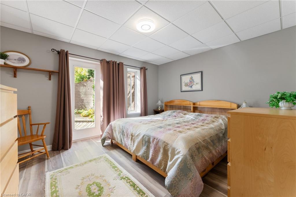 2329 Powerline Road W, Ancaster, ON - Indoor Photo Showing Bedroom