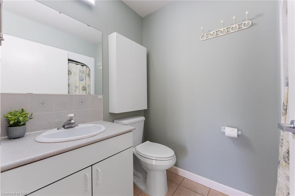 2329 Powerline Road W, Ancaster, ON - Indoor Photo Showing Bathroom