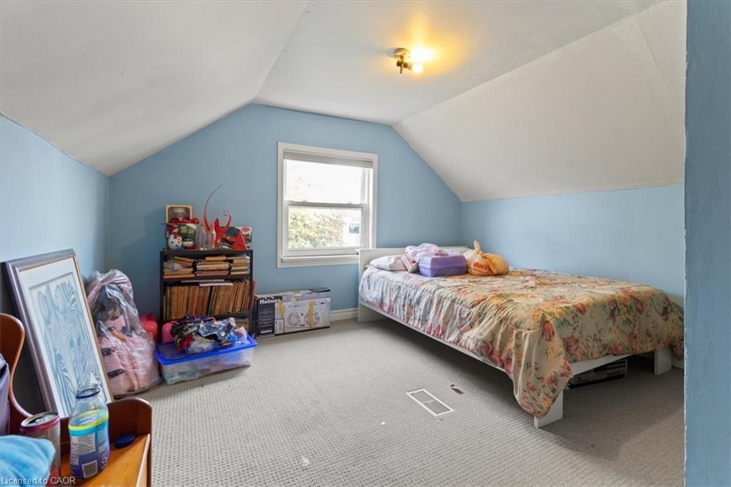 1097 Enola Avenue, Mississauga, ON - Indoor Photo Showing Bedroom