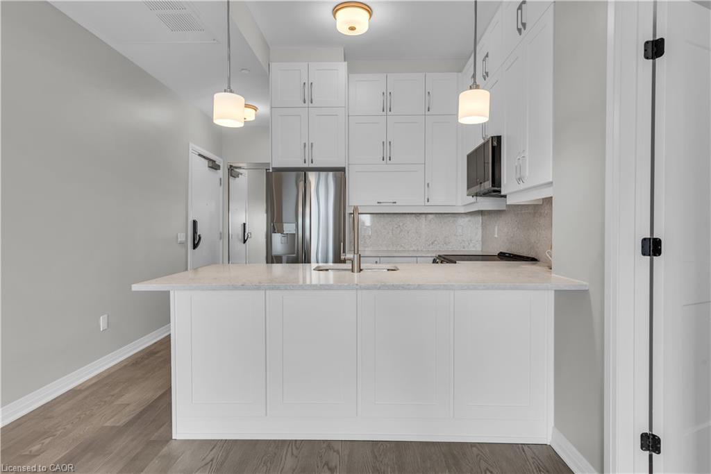601-470 Gordon Krantz Avenue, Milton, ON - Indoor Photo Showing Kitchen