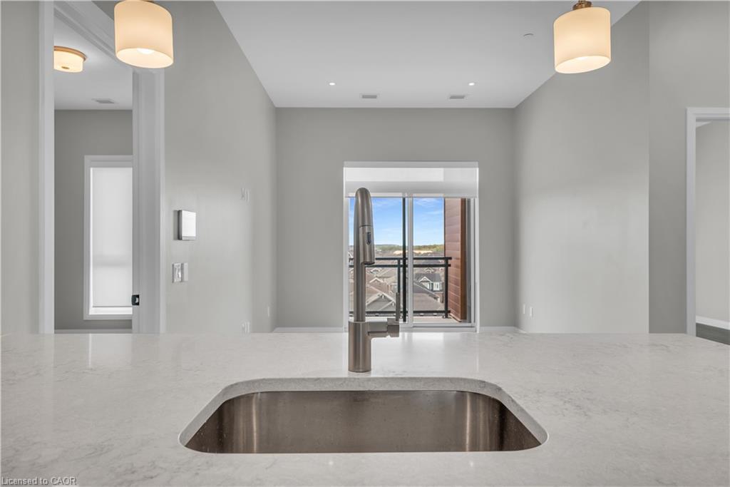 601-470 Gordon Krantz Avenue, Milton, ON - Indoor Photo Showing Kitchen