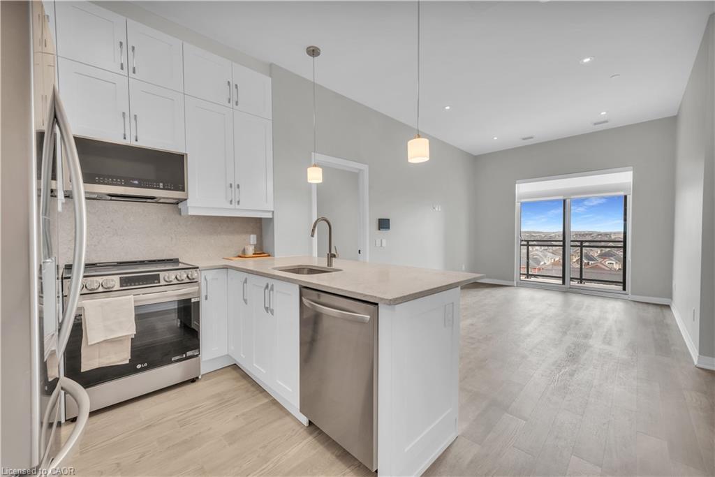 601-470 Gordon Krantz Avenue, Milton, ON - Indoor Photo Showing Kitchen With Stainless Steel Kitchen With Upgraded Kitchen