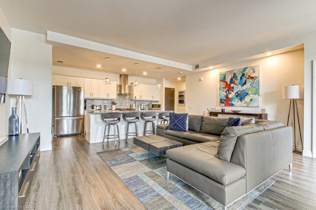 214-38 Harbour Street, Port Dover, ON - Indoor Photo Showing Living Room