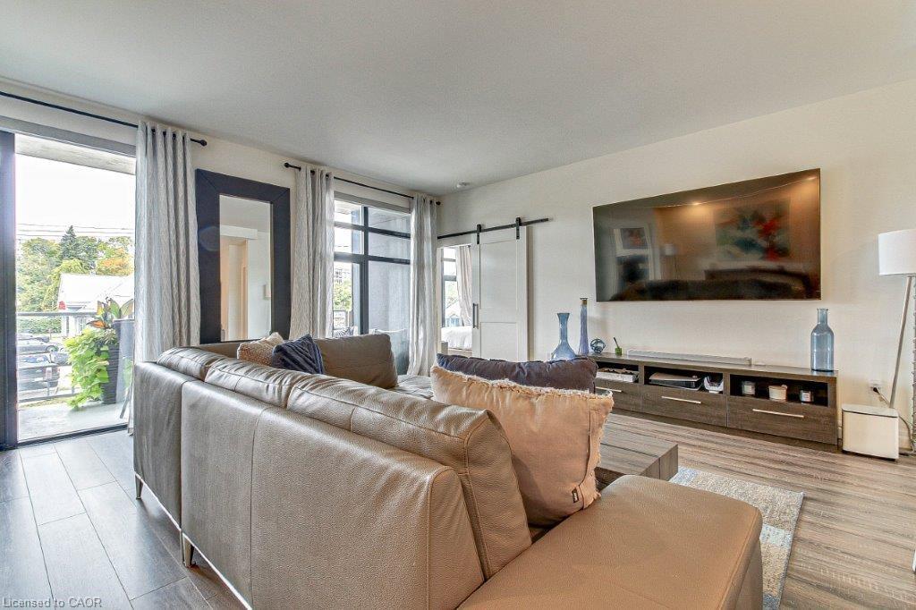 214-38 Harbour Street, Port Dover, ON - Indoor Photo Showing Living Room