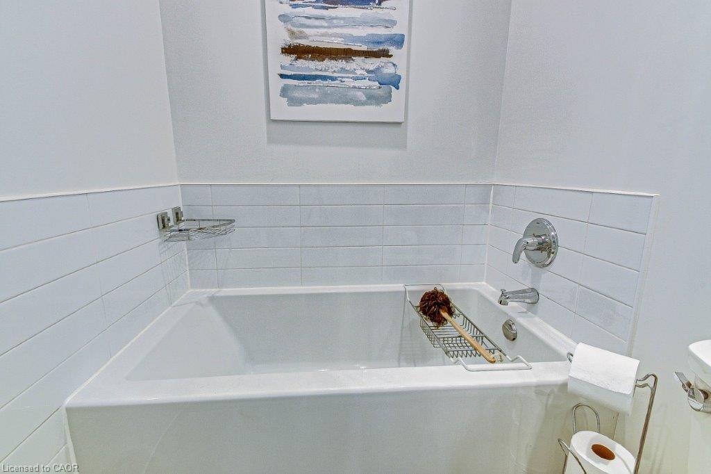 214-38 Harbour Street, Port Dover, ON - Indoor Photo Showing Bathroom