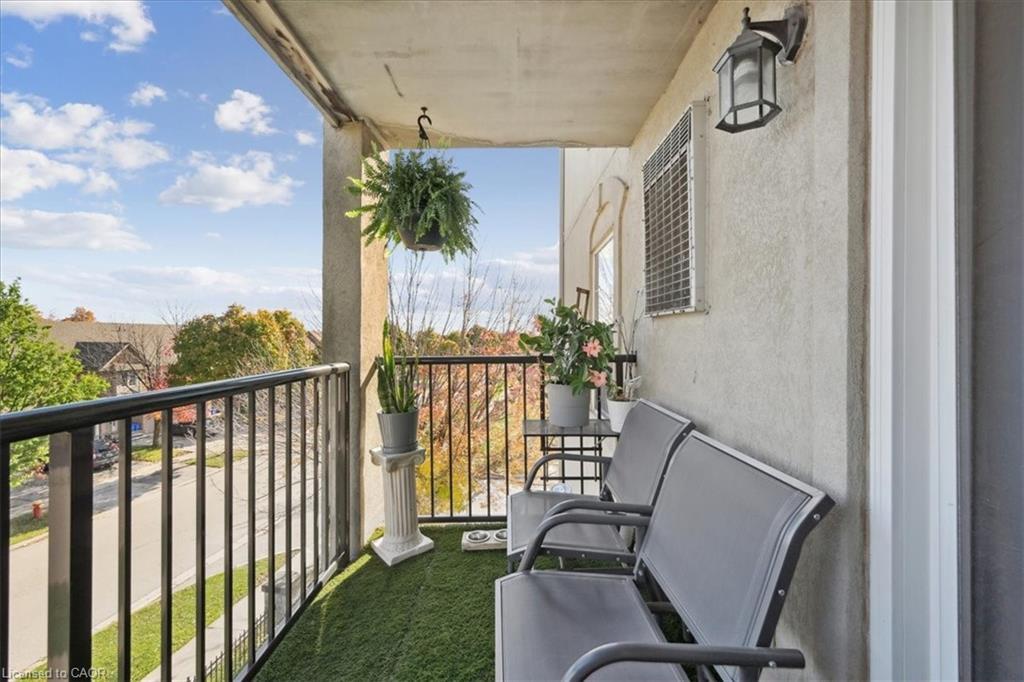 301-1431 Walkers Line, Burlington, ON - Outdoor With Balcony With Exterior