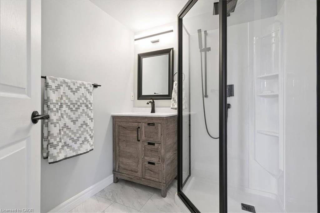 301-1431 Walkers Line, Burlington, ON - Indoor Photo Showing Bathroom