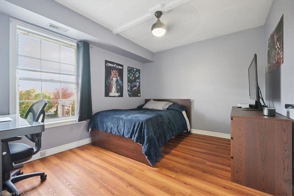 301-1431 Walkers Line, Burlington, ON - Indoor Photo Showing Bedroom