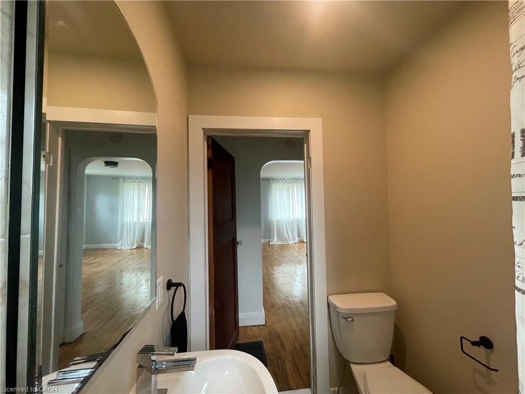 177 Church Street W, Waterford, ON - Indoor Photo Showing Bathroom