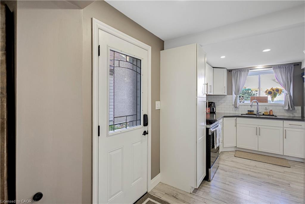 332 Vansitmart Avenue, Hamilton, ON - Indoor Photo Showing Kitchen