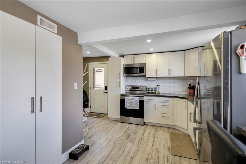 332 Vansitmart Avenue, Hamilton, ON - Indoor Photo Showing Kitchen