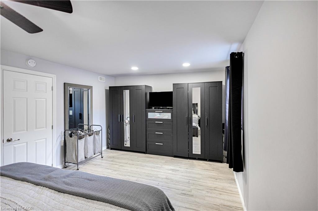 332 Vansitmart Avenue, Hamilton, ON - Indoor Photo Showing Bedroom