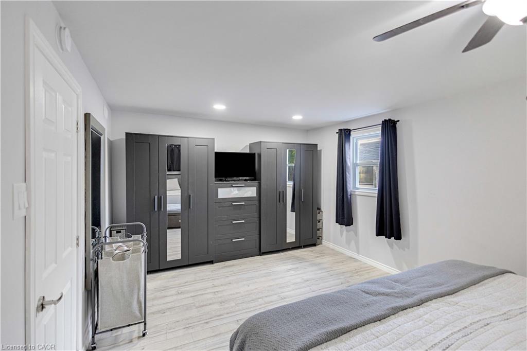 332 Vansitmart Avenue, Hamilton, ON - Indoor Photo Showing Bedroom