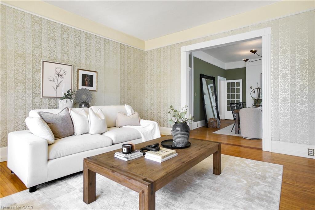 78 William Street W, Waterloo, ON - Indoor Photo Showing Living Room