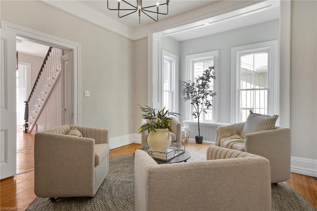 78 William Street W, Waterloo, ON - Indoor Photo Showing Living Room