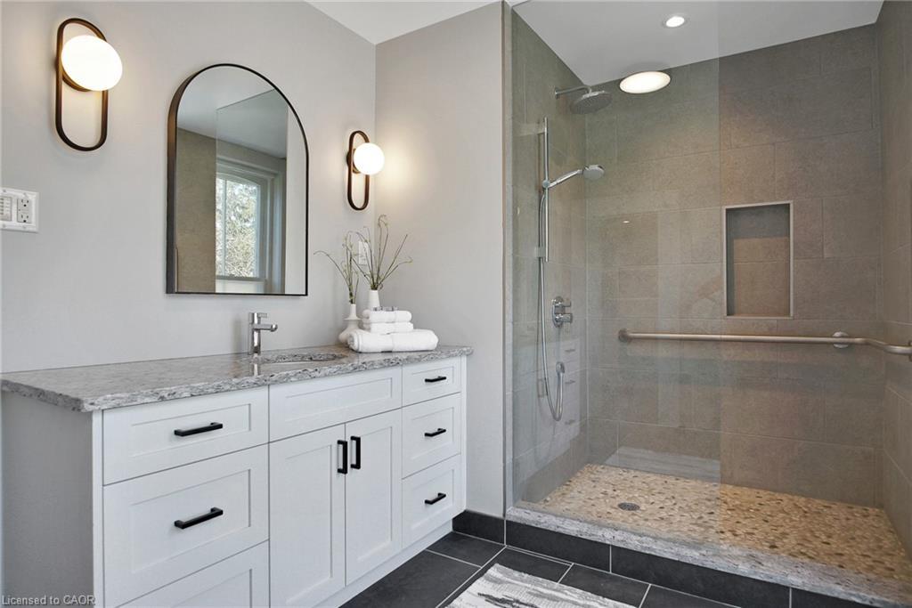 78 William Street W, Waterloo, ON - Indoor Photo Showing Bathroom