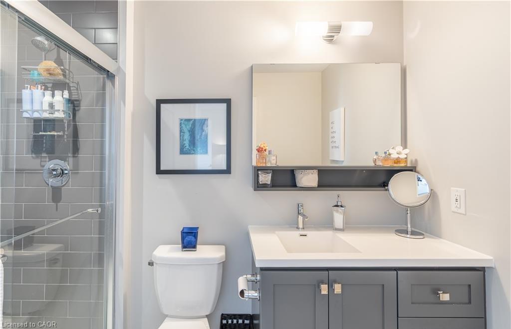 15 Pierre Trudeau Lane, Grimsby, ON - Indoor Photo Showing Bathroom