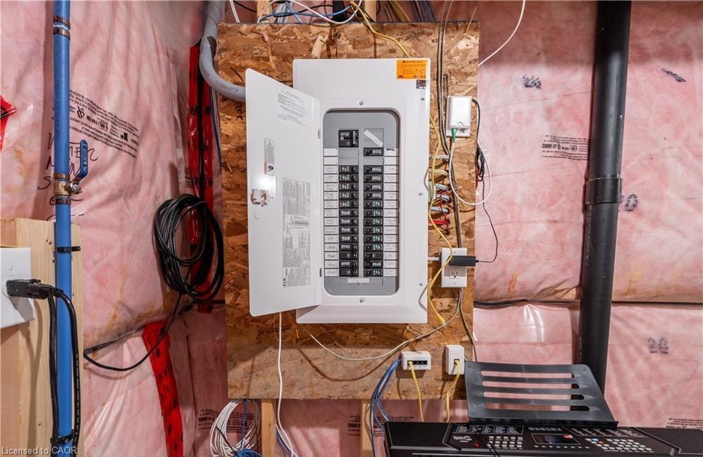 15 Pierre Trudeau Lane, Grimsby, ON - Indoor Photo Showing Other Room