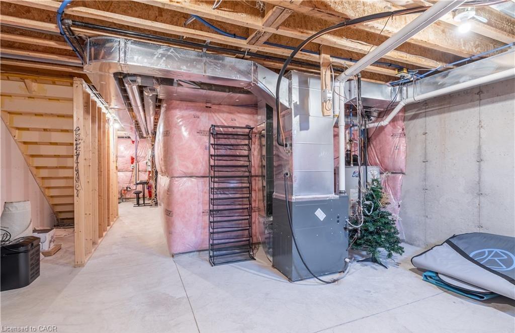 15 Pierre Trudeau Lane, Grimsby, ON - Indoor Photo Showing Basement