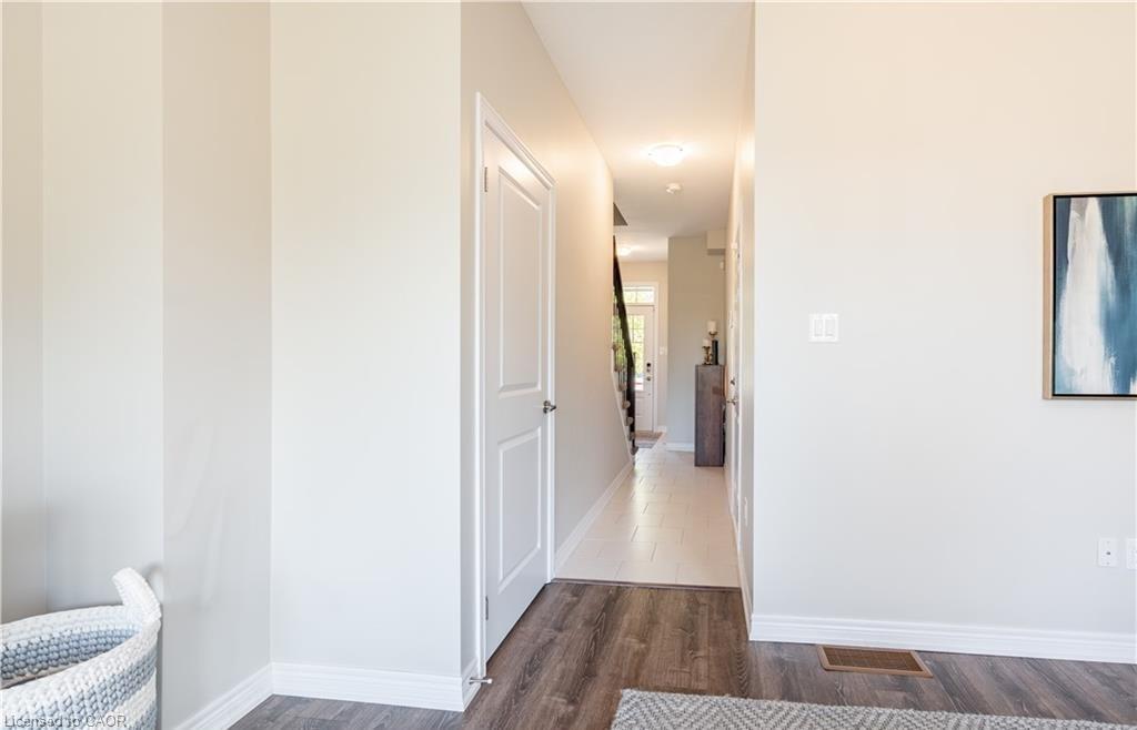 15 Pierre Trudeau Lane, Grimsby, ON - Indoor Photo Showing Other Room