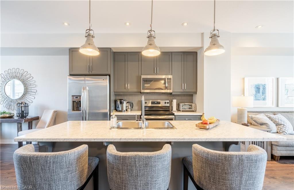 15 Pierre Trudeau Lane, Grimsby, ON - Indoor Photo Showing Kitchen With Stainless Steel Kitchen With Double Sink With Upgraded Kitchen