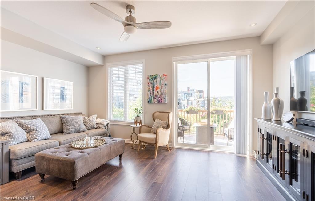 15 Pierre Trudeau Lane, Grimsby, ON - Indoor Photo Showing Living Room