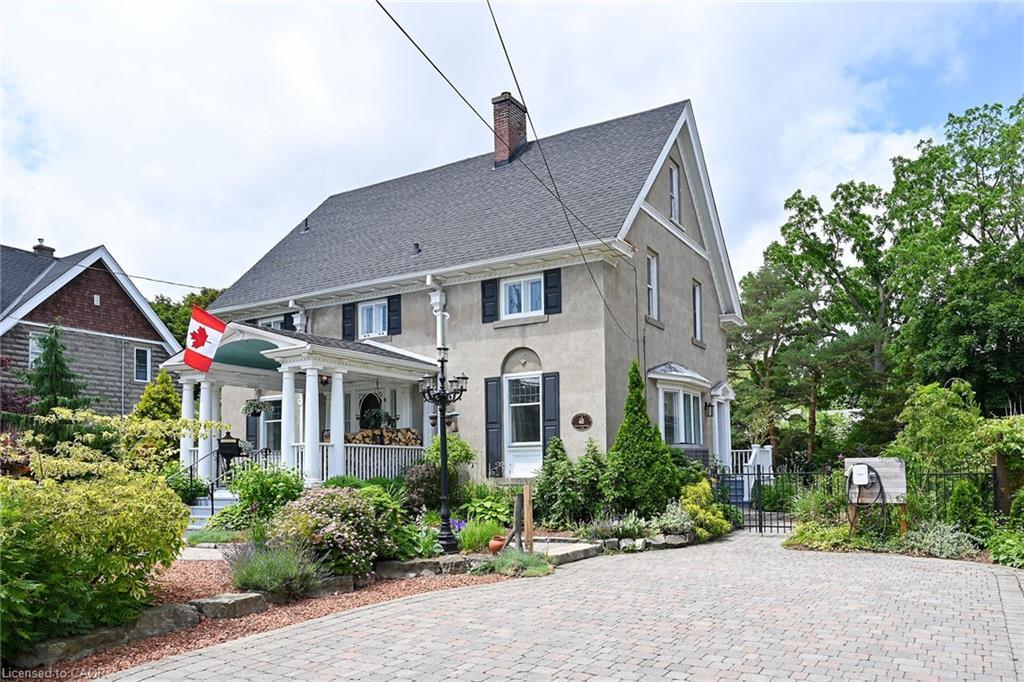 14 Robinson Street S, Grimsby, ON - Outdoor With Deck Patio Veranda With Facade