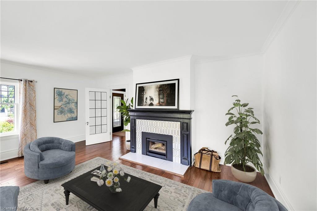 14 Robinson Street S, Grimsby, ON - Indoor Photo Showing Living Room With Fireplace