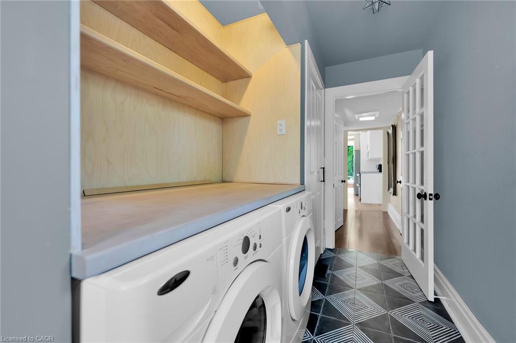 14 Robinson Street S, Grimsby, ON - Indoor Photo Showing Laundry Room