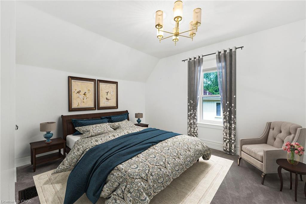 14 Robinson Street S, Grimsby, ON - Indoor Photo Showing Bedroom