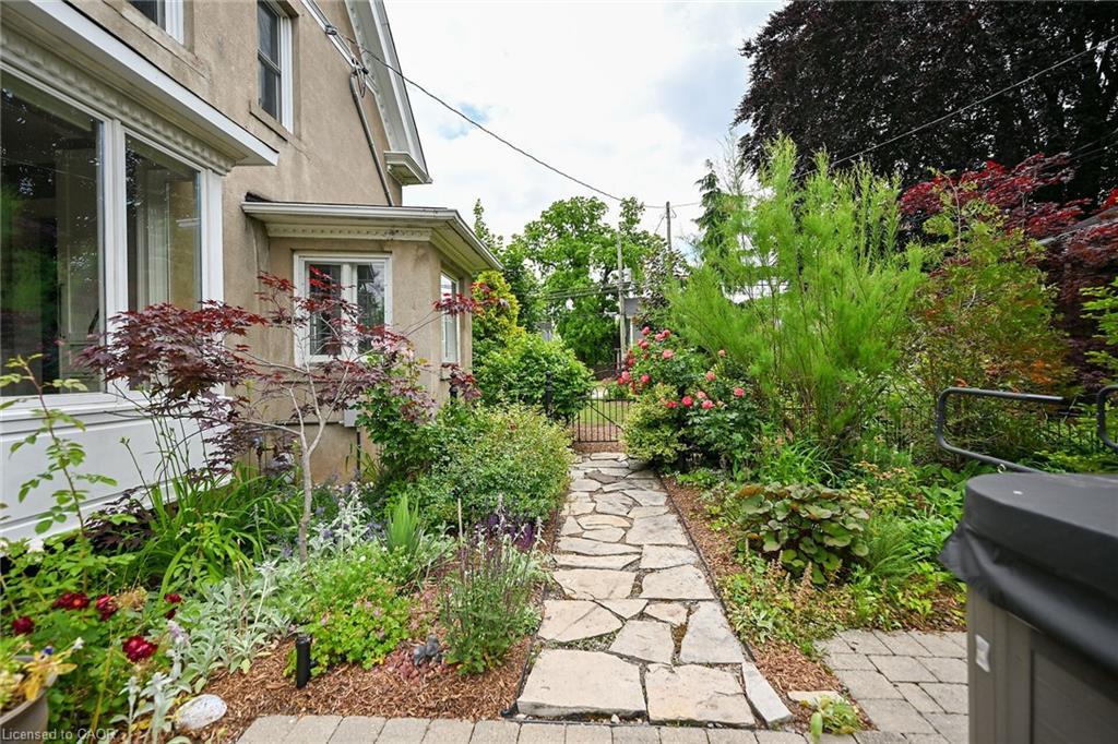 14 Robinson Street S, Grimsby, ON - Outdoor