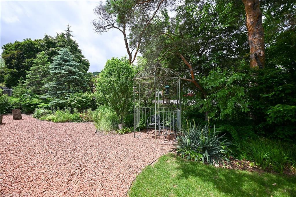 14 Robinson Street S, Grimsby, ON - Outdoor