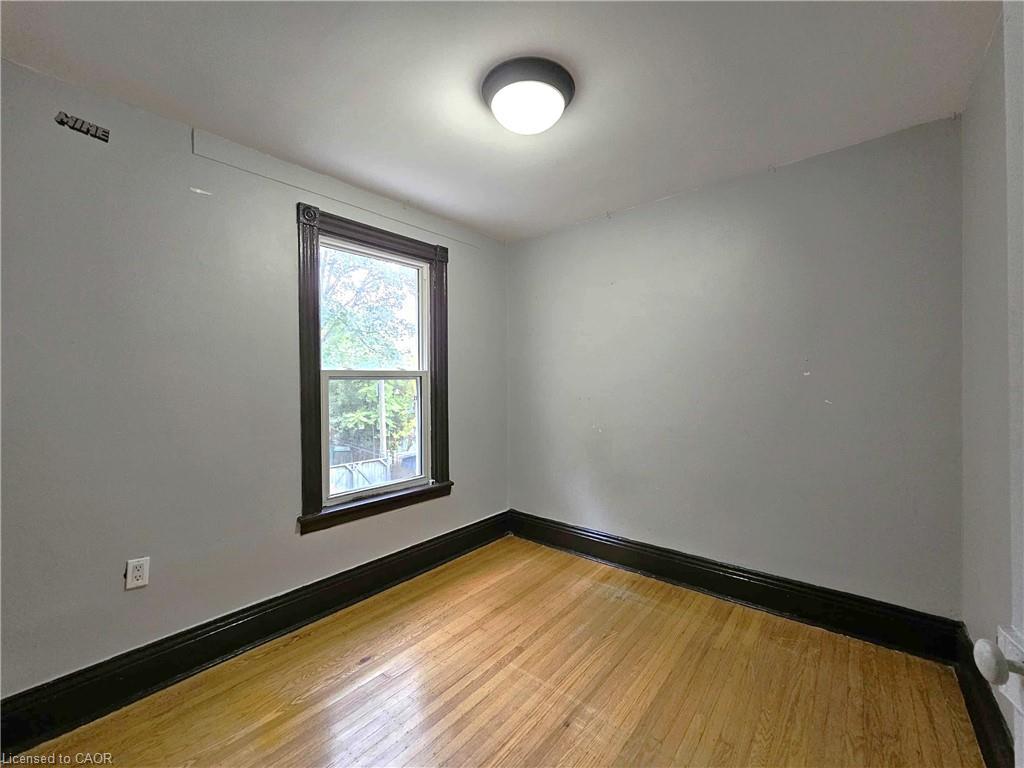 35 Fairleigh Avenue N, Hamilton, ON - Indoor Photo Showing Other Room