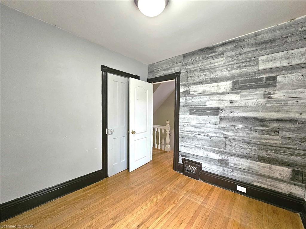 35 Fairleigh Avenue N, Hamilton, ON - Indoor Photo Showing Other Room