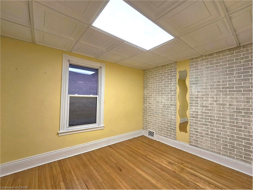 35 Fairleigh Avenue N, Hamilton, ON - Indoor Photo Showing Other Room