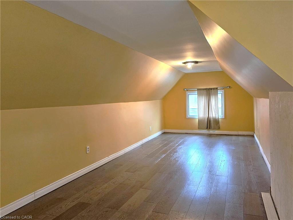 35 Fairleigh Avenue N, Hamilton, ON - Indoor Photo Showing Other Room