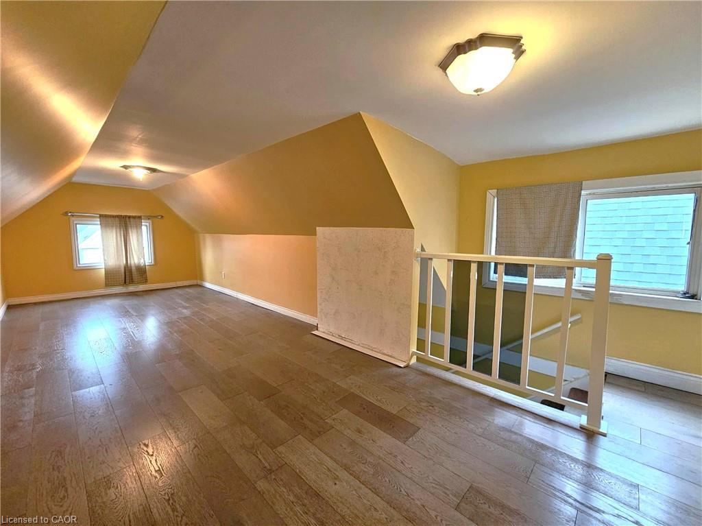 35 Fairleigh Avenue N, Hamilton, ON - Indoor Photo Showing Other Room